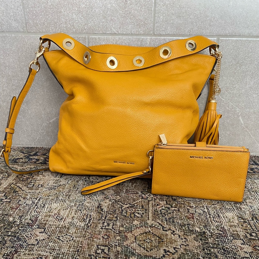 Beautiful Michael Kors handbag with matching wristlet